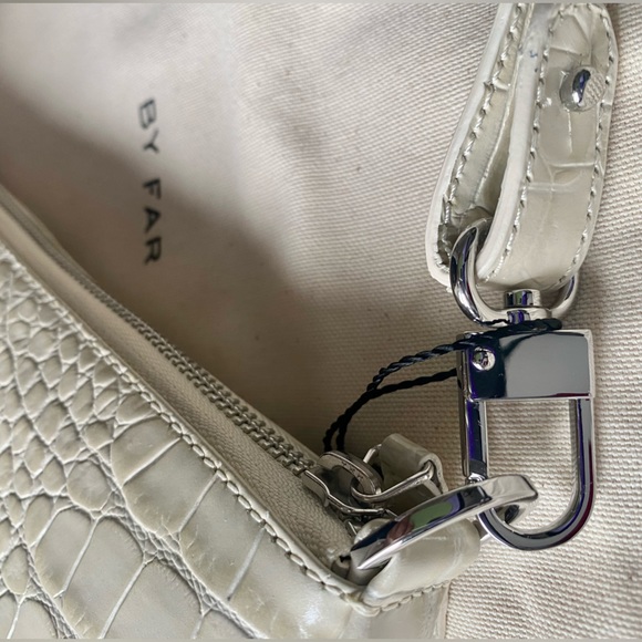 BRAND NEW! BY FAR - Rachel Cream Croco Embossed Leather Shoulder Bag - Picture 4 of 7